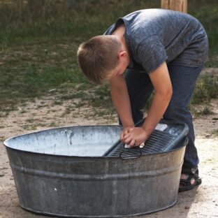 「手洗い」という洗濯表示が付いた衣類の洗濯のやり方とは？